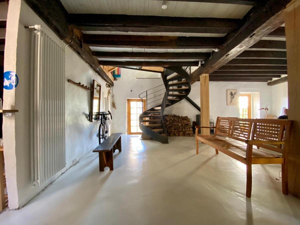 Gite De La Porte Saint Jacques: A Hostel For Pilgrims Luaran gambar